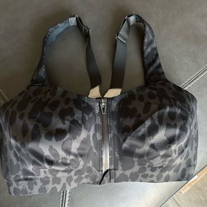 Victoria’s Secret Knockout Sport Bra, Size 36DD, Grey/Black, Gently Used.